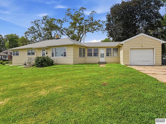 3rd image of 3903 Redick Ave