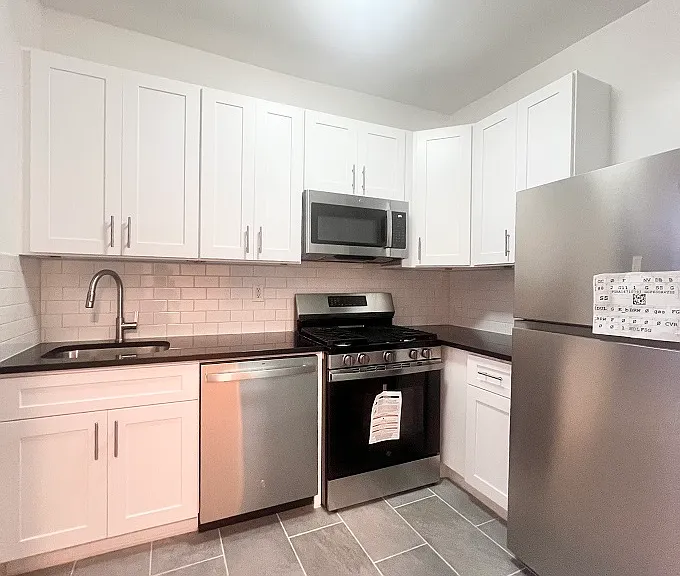 125 Washington Pl #3B — Photo 6