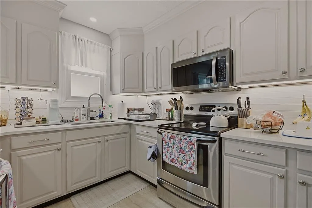 223 Oliphant Ln — Photo 4