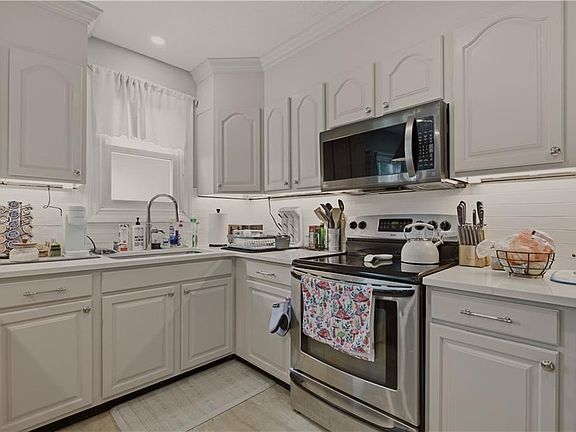4th image of 223 Oliphant Ln #A