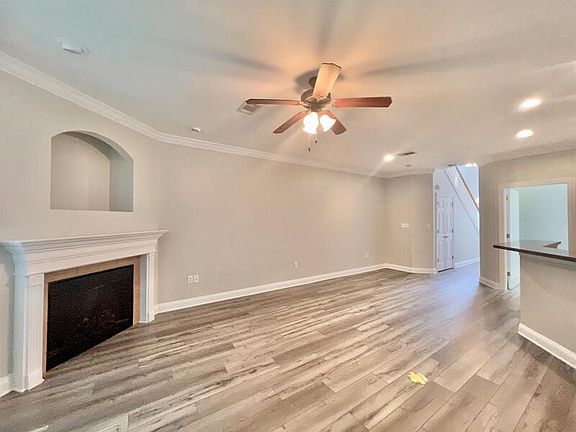 3rd image of 221 Evans St