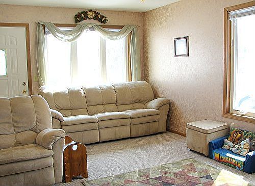 Spacious Carpeted Living Room