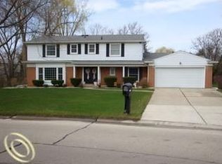 25865 Chapelweigh Dr, Farmington Hills, MI 48336