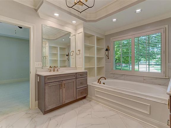 3rd image of 400 Cross Vine Ln