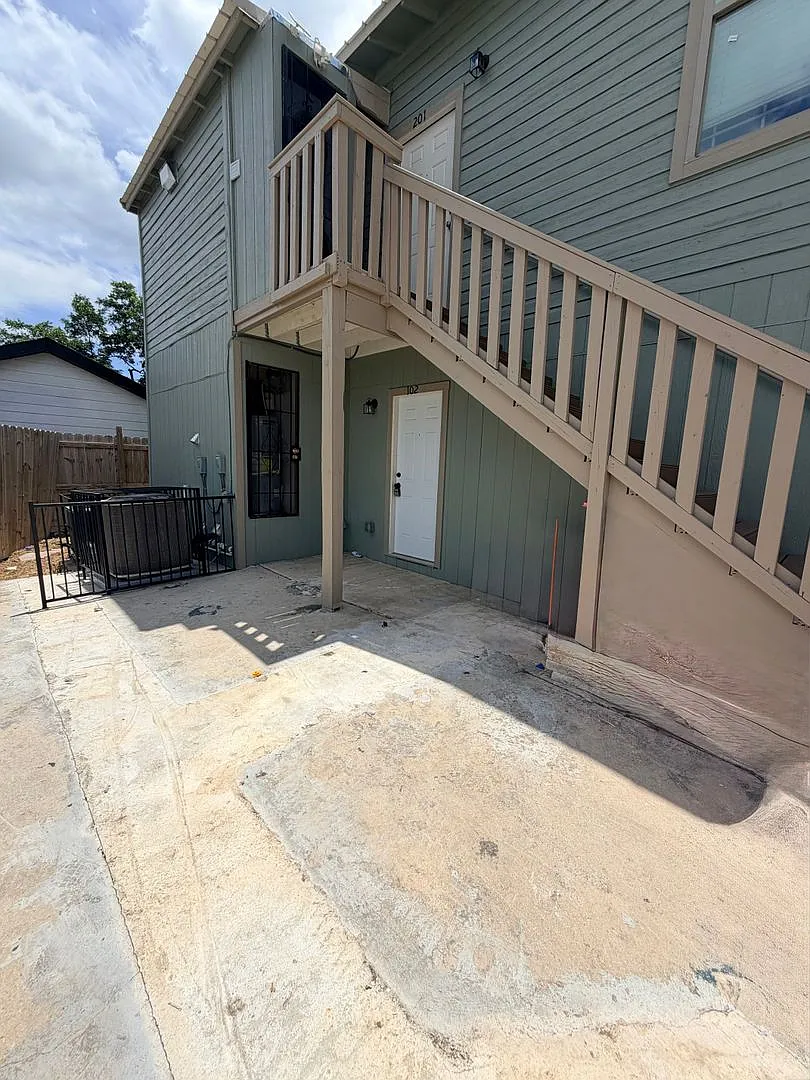 Beatrice — Photo 1