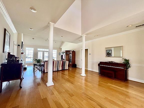 5th image of 6237 Lake Park Rd