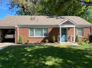 7517 Eaton St, Prairie Village, KS 66208