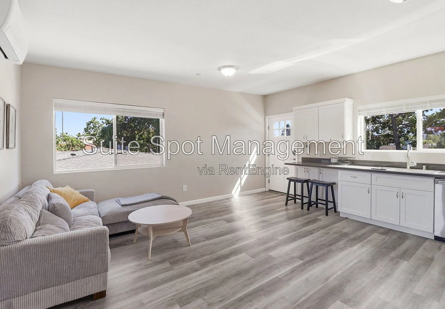 Studio, $1,800 — Photo 2