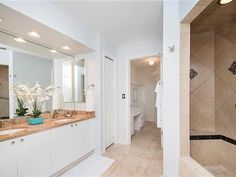 2806 SW 39th St — Photo 12