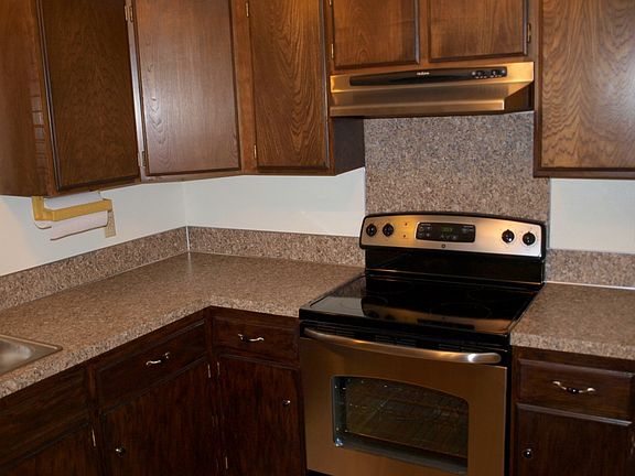 3rd image of 8108 Thrulake Cir SE
