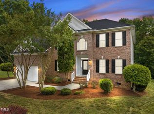 105 Chasbrier Ct, Cary, NC 27518