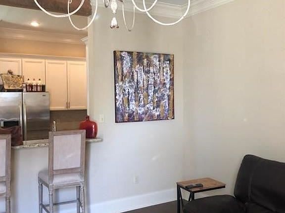2nd image of 927 Weyer St