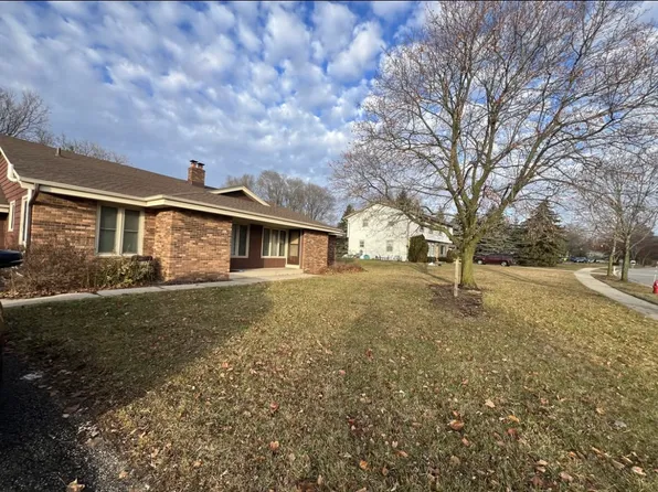 857 S Imperial Dr, Hartland, WI 53029