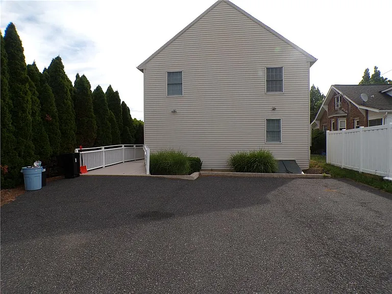 230 S Main St — Photo 4