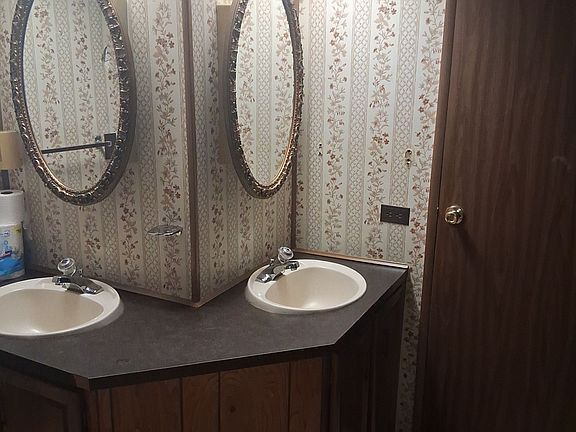 5th image of 132 Stark Ln