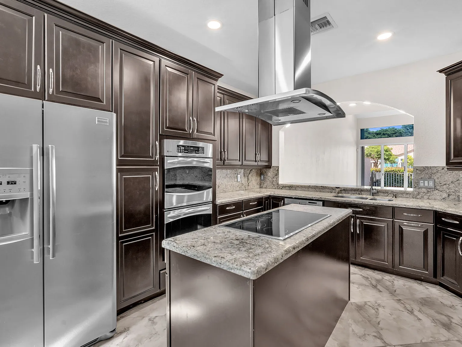 3 bed, 3.5 bath, 3000 sqft, $3,850 — Photo 2