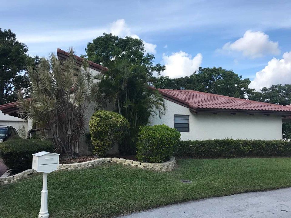 1st image of 8115 Hibiscus Cir #32