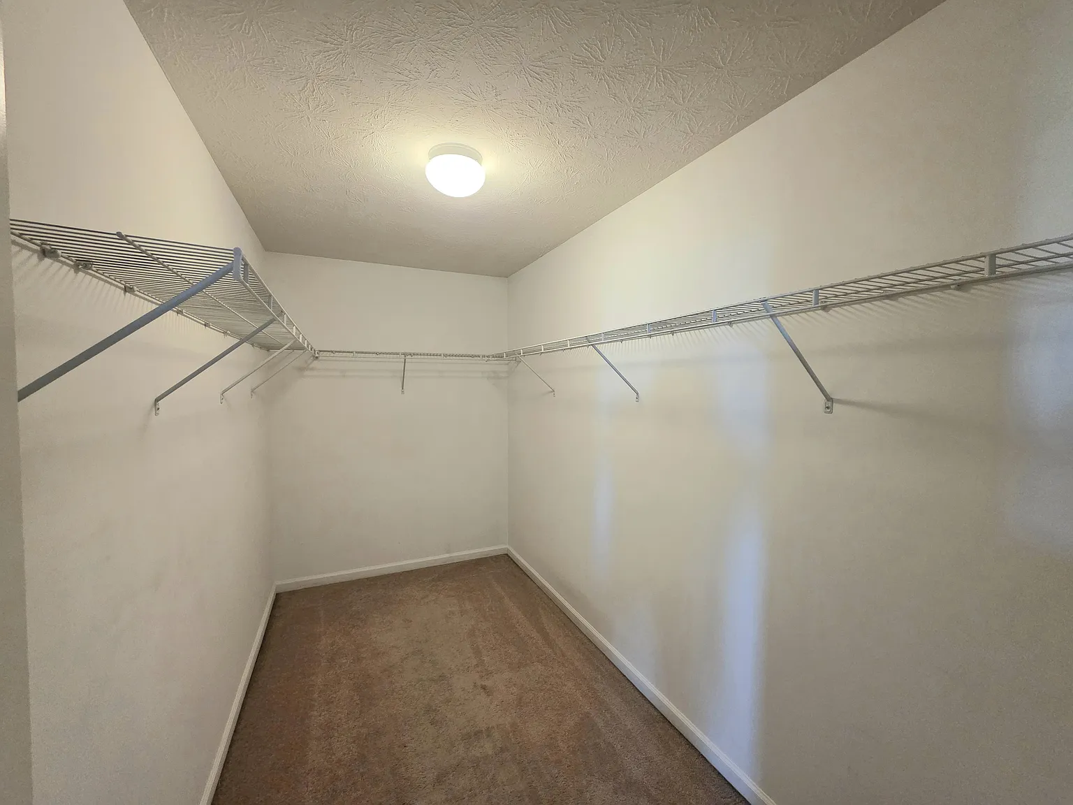 3 bed, 2.5 bath, 2174 sqft, $2,000 — Photo 3