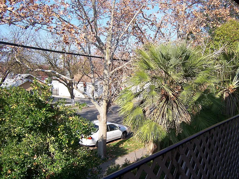 1408 E St #6 — Photo 1
