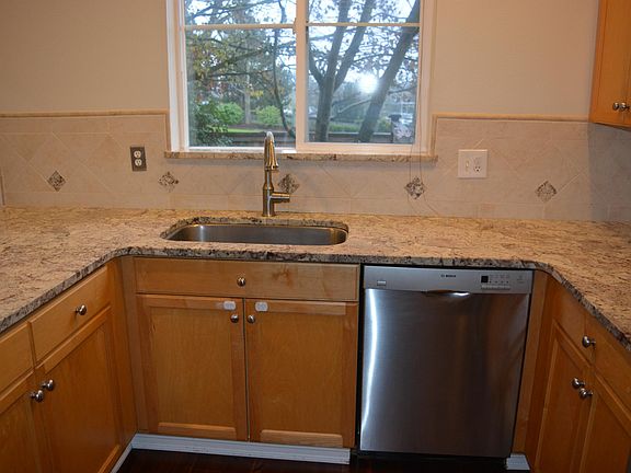 4th image of 16205 NE 90th Ct