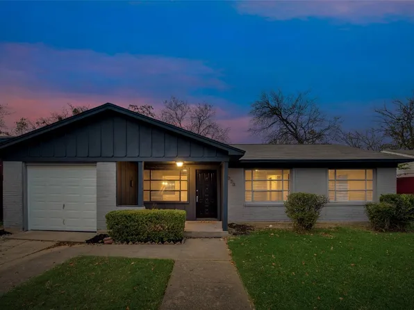 330 W Phillips Ct, Grand Prairie, TX 75051