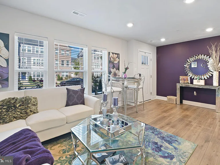 6960 Farragut Dr — Photo 4