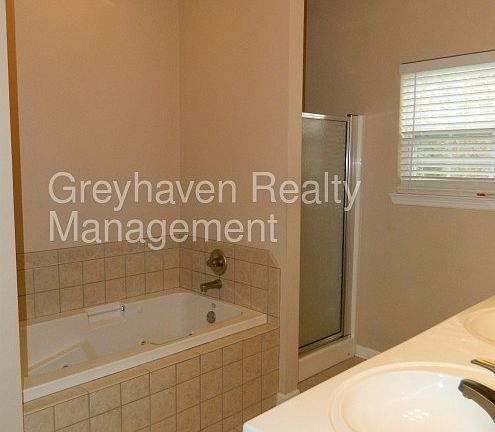4th image of 5615 Mountain Oaks Ln