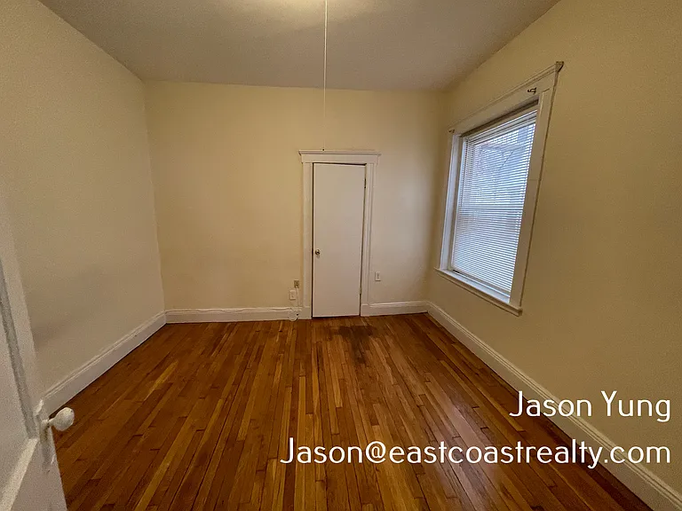 27 Queensberry St #2 — Photo 7