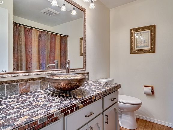 5th image of 7108 NE Meadows Dr