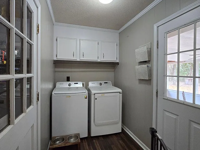 637 Sierra St — Photo 13