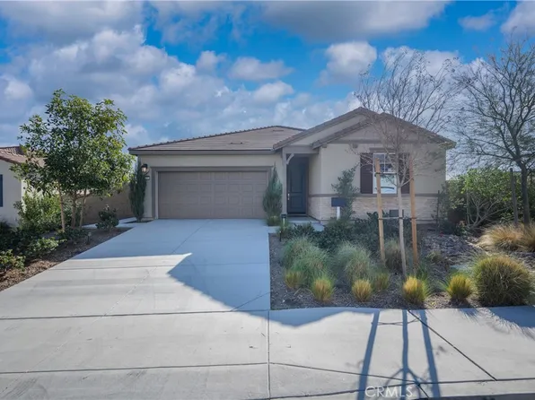 527 Finch Dr, Rialto, CA 92377