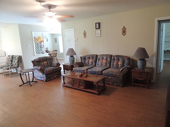 3rd image of 406 Glenbrook Ln