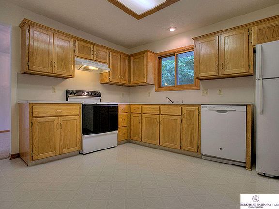 4th image of 15007 Normandy Blvd
