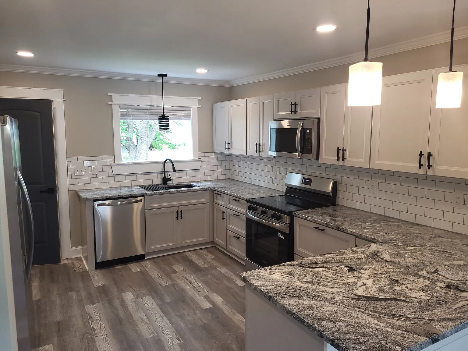 4 bed, 1606 sqft, $2,200 — Photo 3
