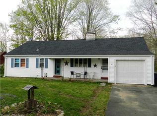 10 Tolland Grn, Tolland, CT 06084