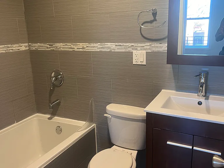 499 Linwood St #2 — Photo 9
