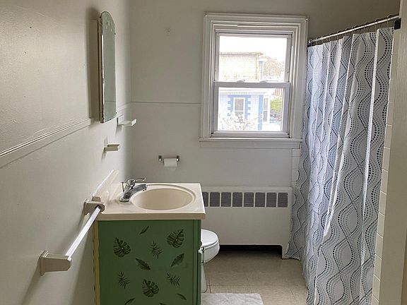 2nd image of 3503 Ainslie St Floor 3