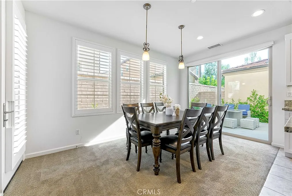 4 bed, 1972 sqft, $7,100 — Photo 4