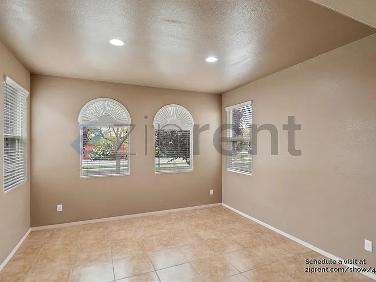 276 Colonial Trl — Photo 17