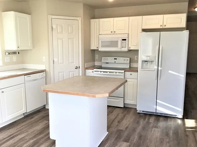 1521 W Kesler Dr — Photo 2