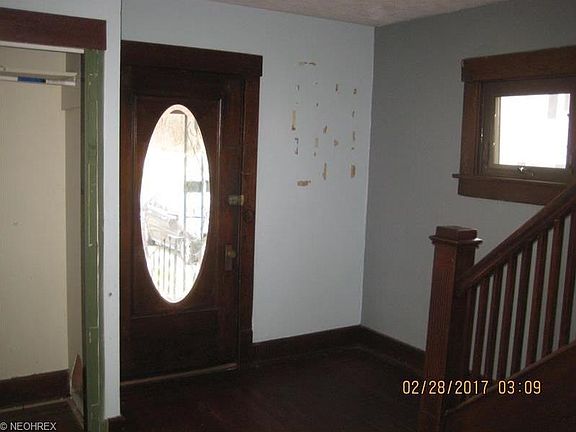 4th image of 445 Hazen Ave