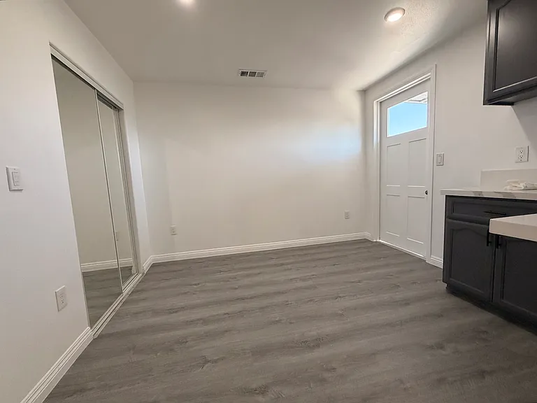 4321 E 4th St #3 — Photo 6