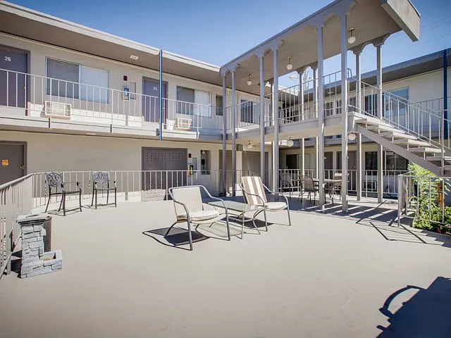 International Apartments — Photo 10