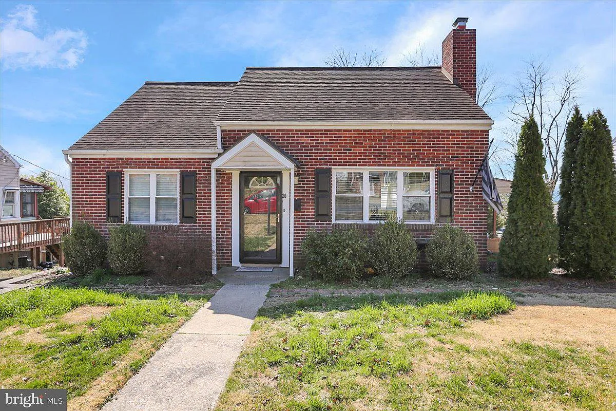 20 Margaret Dr photo 1