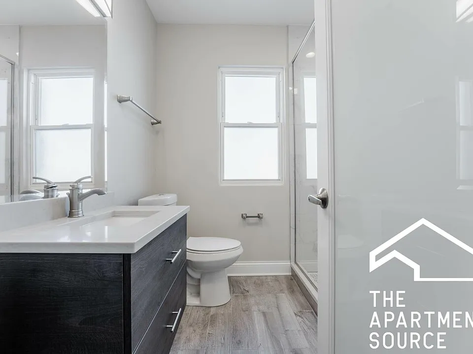1432 W Farragut Ave #2