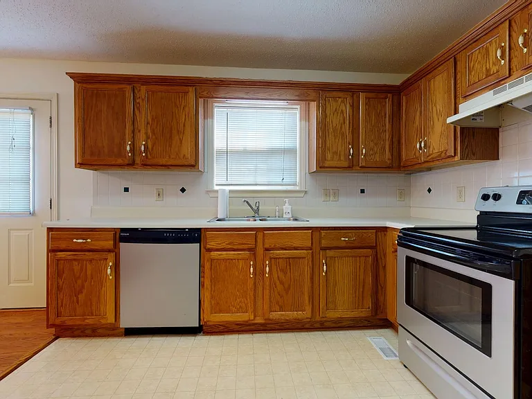 660 Wilderness Trl — Photo 3
