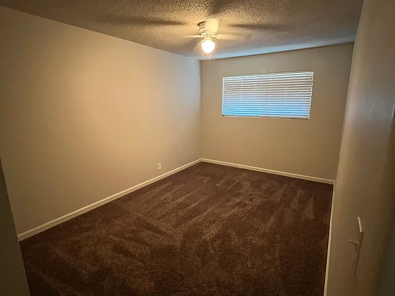 3017 N Vagedes Ave #B — Photo 18