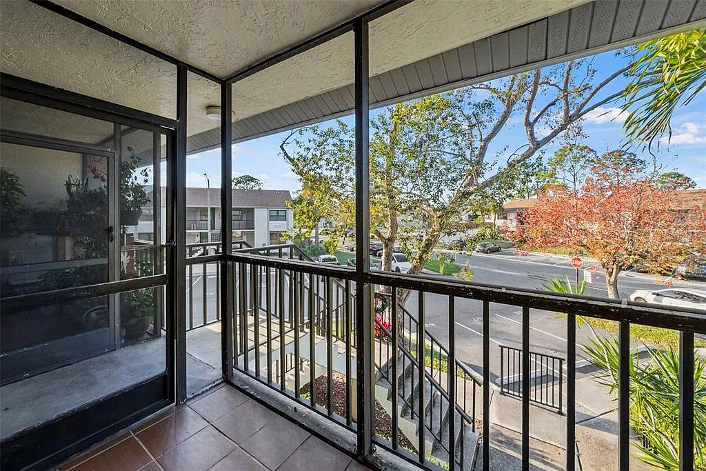 2 bed, 2.0 bath, 1060 sqft, $1,950 — Photo 3