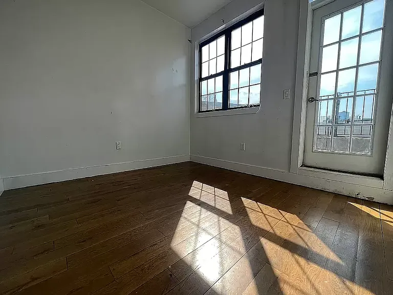170 Suydam St #4R — Photo 22