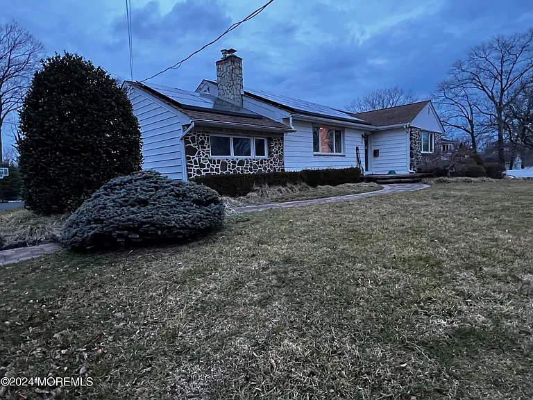 499 W Park Ave — Photo 1